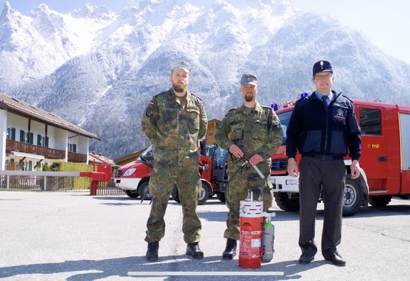Bundeswehr_Feuerwehr_Auszeichnung.jpg